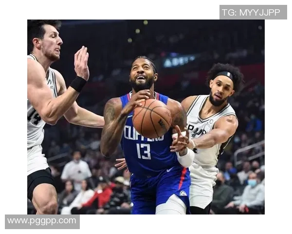 2013年NBA季后赛快船与灰熊激战回顾精彩瞬间与关键时刻分析